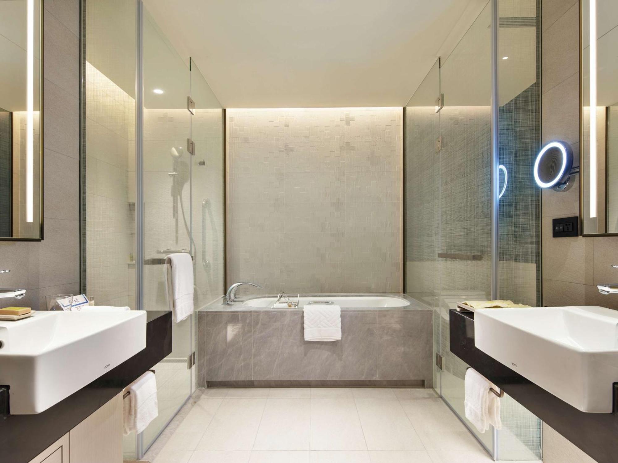 Hilton Taipei Sinban Hotel New Taipei City Екстериор снимка